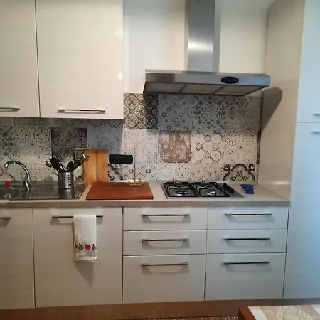 Appartement Comfortable One Bedroom With Parking Space In The Center Of